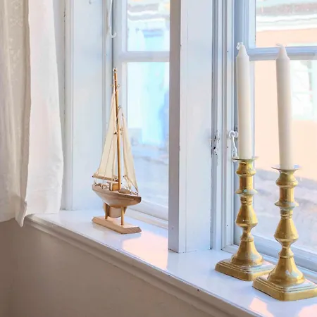 Historic Townhouse In The Heart Of Вилла Эрёскёбинг